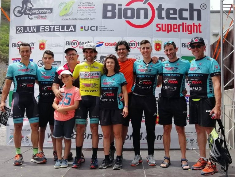 Ciclistas del Xàbia's Bike-Fastewear en Estella