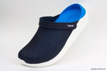 Crocs azules y negras Calzados Ramón Marsal