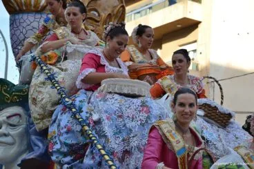 Desfile de Carrozas Fogueres Xàbia 2019 (22)