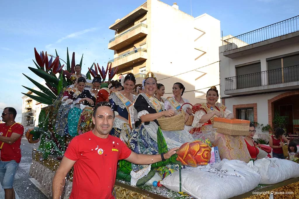 Desfile de Carrozas Fogueres Xàbia 2019 (31)