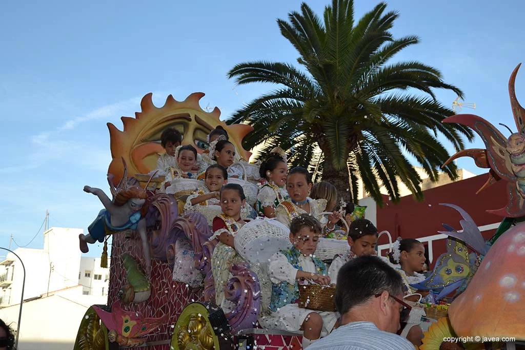 Desfile de Carrozas Fogueres Xàbia 2019 (37)