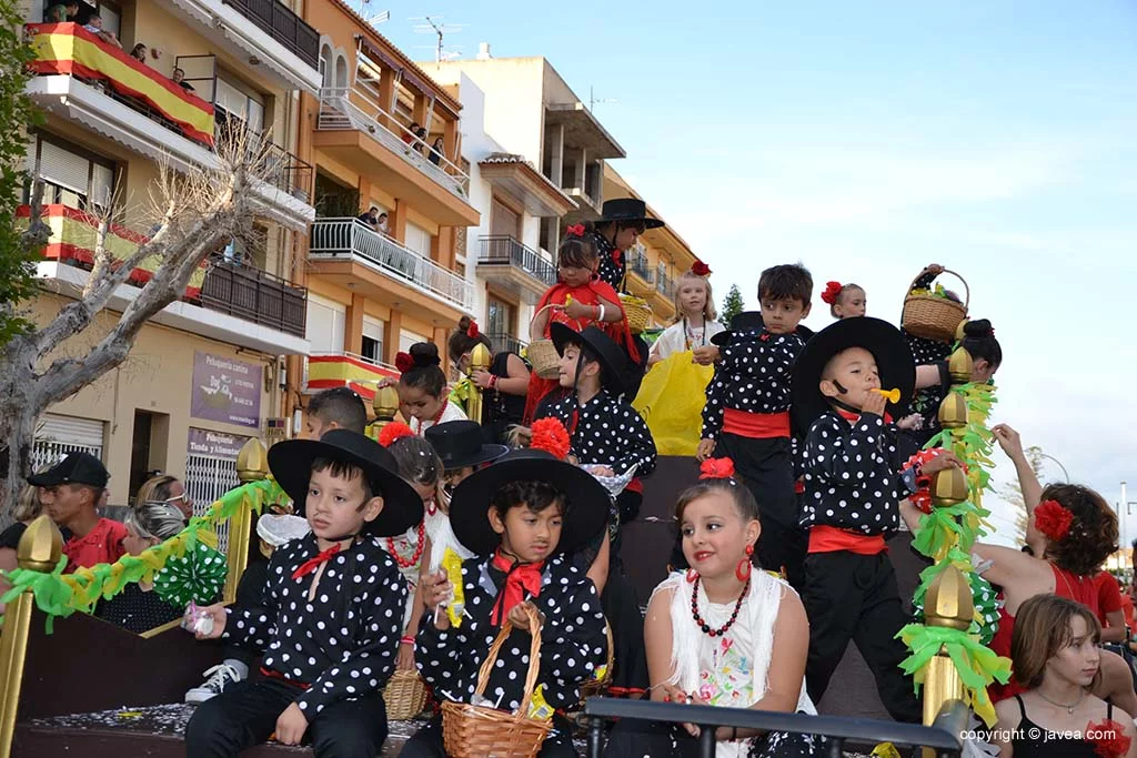 Desfile de Carrozas Fogueres Xàbia 2019 (7)