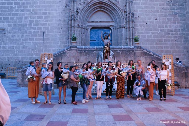 Offering of flowers to San Juan-Fogueres 2019 (115)