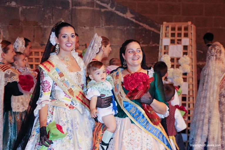 Ofrenda de flores a San Juan-Fogueres 2019 (167)