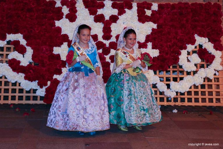 Ofrenda de flores a San Juan-Fogueres 2019 (192)