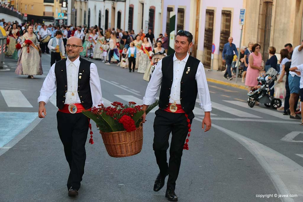 Ofrenda de flores a San Juan-Fogueres 2019 (48)