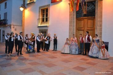 Serenata a las Reinas y Presidentas de Fogueres 2019