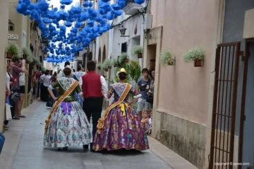 Visita a las calles engalanadas
