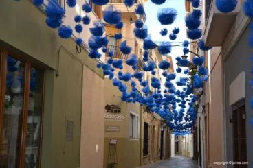 Visita a las calles engalanadas
