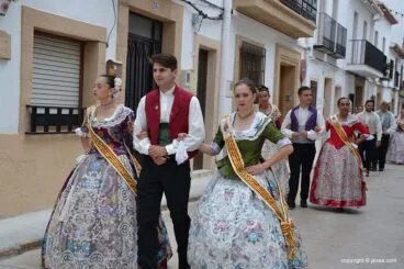 Visita a las calles engalanadas