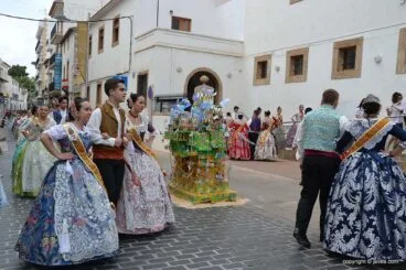 Visita a las calles engalanadas
