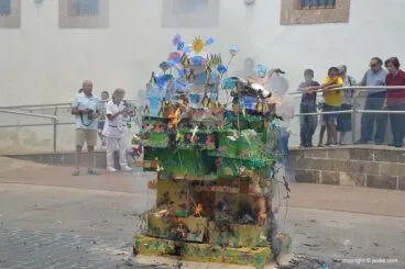 Visita a las calles engalanadas
