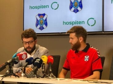 Adrián Ortolá en la rueda de prensa de presentación