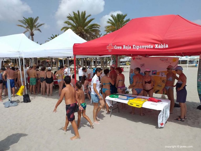 Red Cross tips on the beach