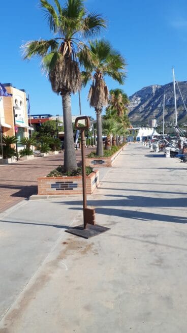 Escultura expuesta en Marina de Dénia
