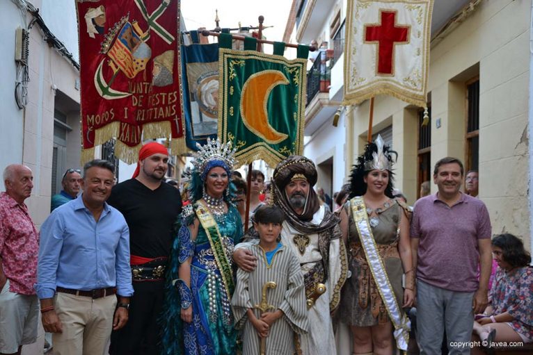Las filaes moras y cristianas visitan el centro histórico