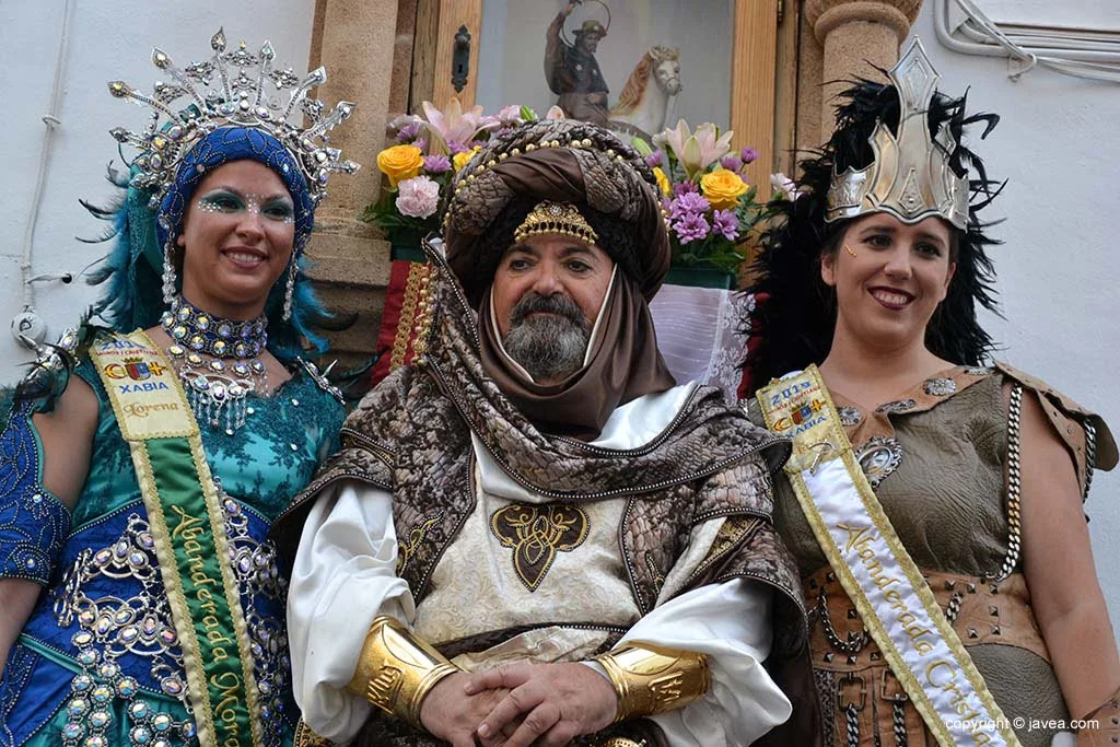 Las filaes moras y cristianas visitan el centro histórico