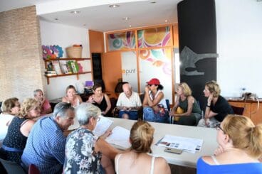 Reunión con vecinos y empresarios