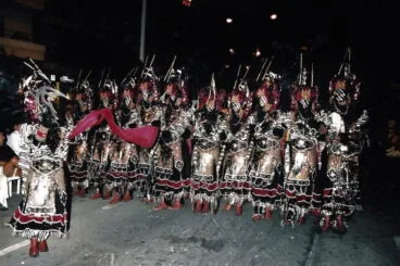 Primera escuadra oficial en el primer desfile del año 2000