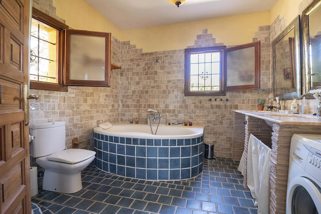 Baño completo en casa de vacaciones en Benitachell – Quality Rent a Villa