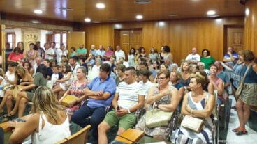 Familiares y amigos asistentes al acto