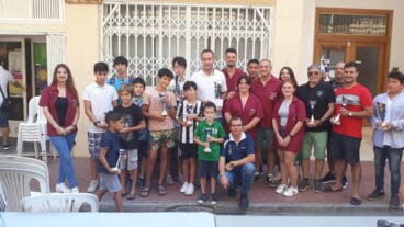 Ganadores con los organizadores