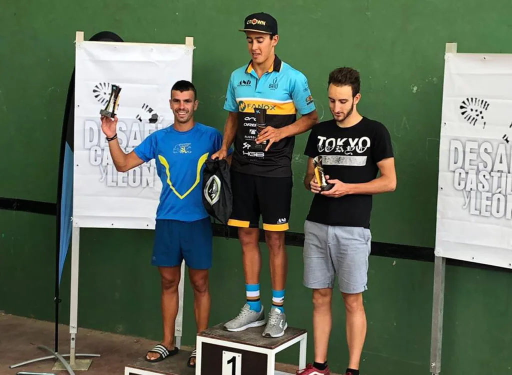 Mateo Bustos en el podio de Medina de Rioseco