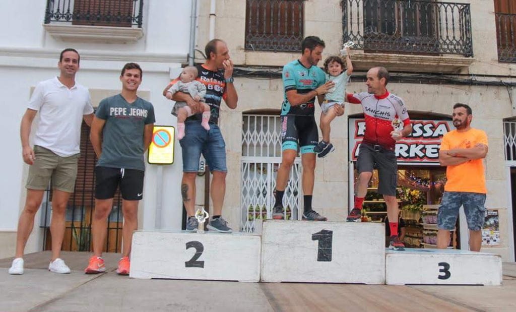 Imagen: Álex Seguí en el podio de Benissa