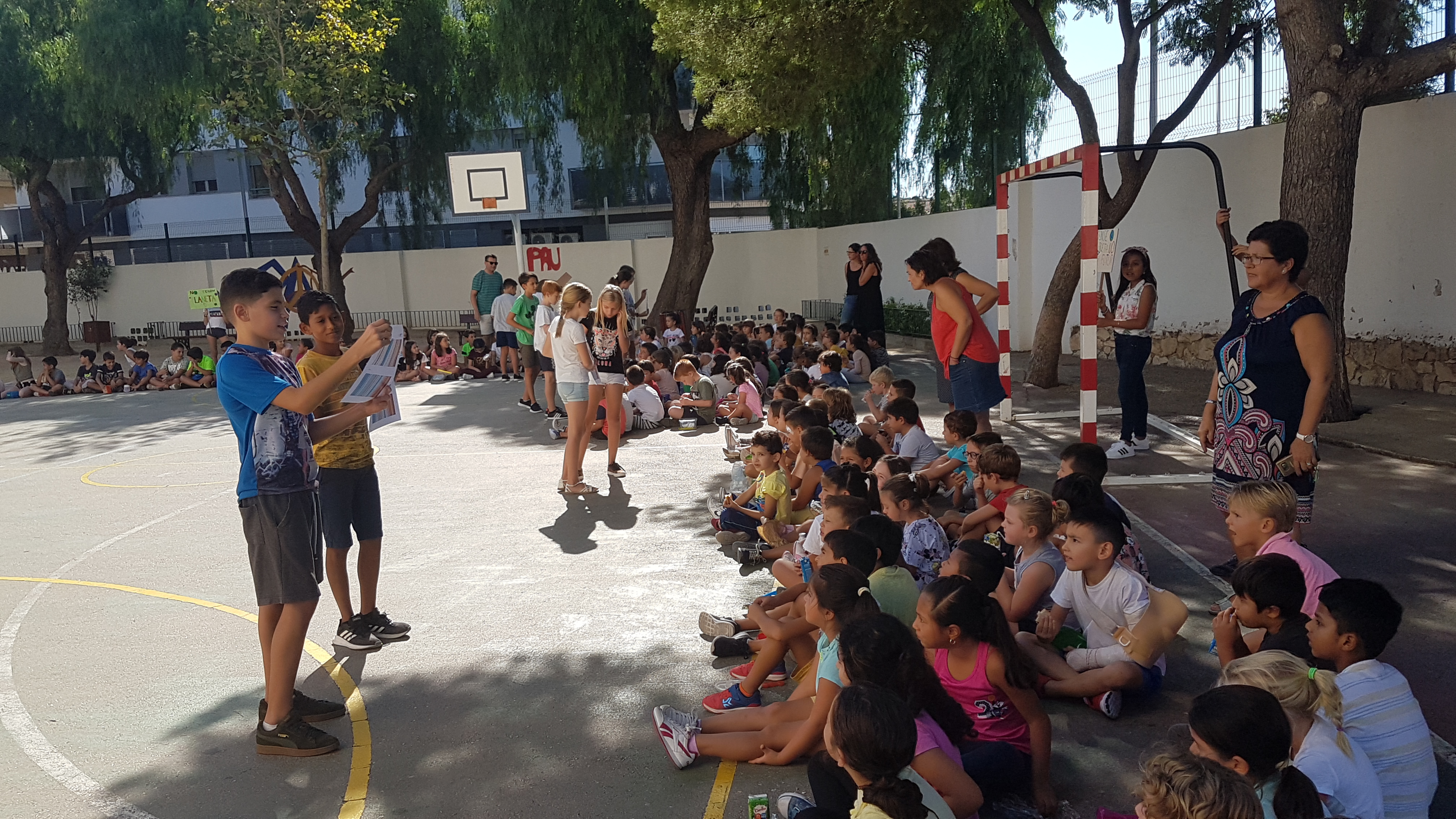 Imagen: Alumnos del colegio Vicente Tena en las actividades de Acción por el Clima