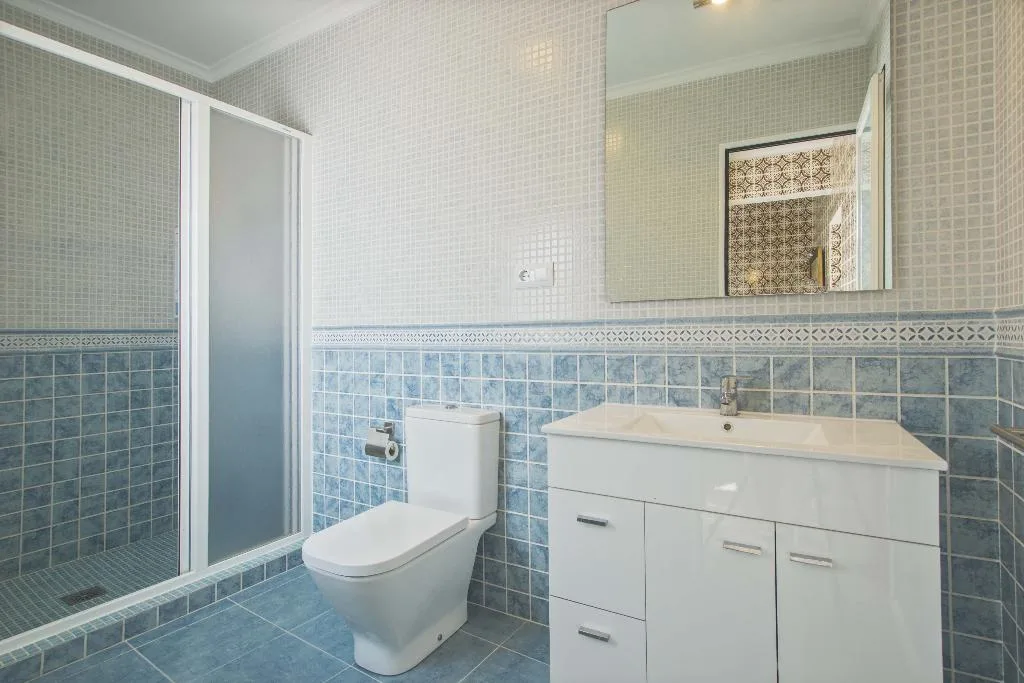 Baño reformado en una casa en la playa en Jávea - Quality Rent a Villa