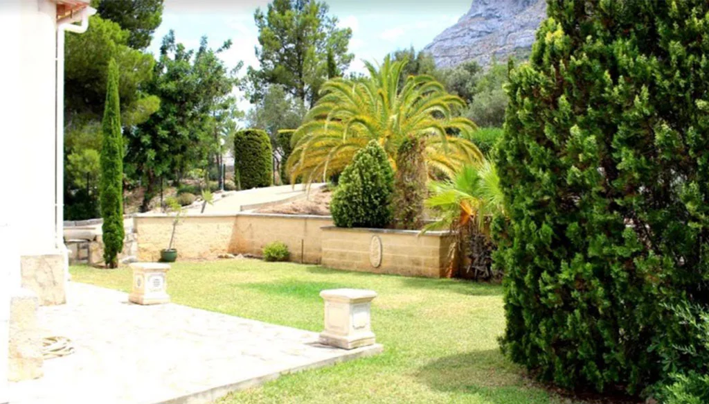 Chalet con jardín a la venta en Dénia – Stirling Ackroyd Spain