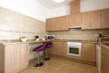 Cocina renovada en casa de vacaciones – Quality Rent a Villa
