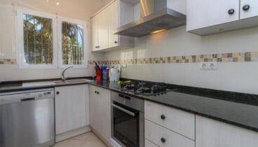 Cocina moderna en un chalet en venta en Jávea – Vicens Ash Properties