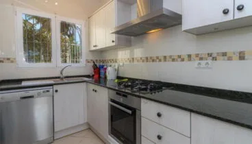 Cocina moderna en un chalet en venta en Jávea – Vicens Ash Properties