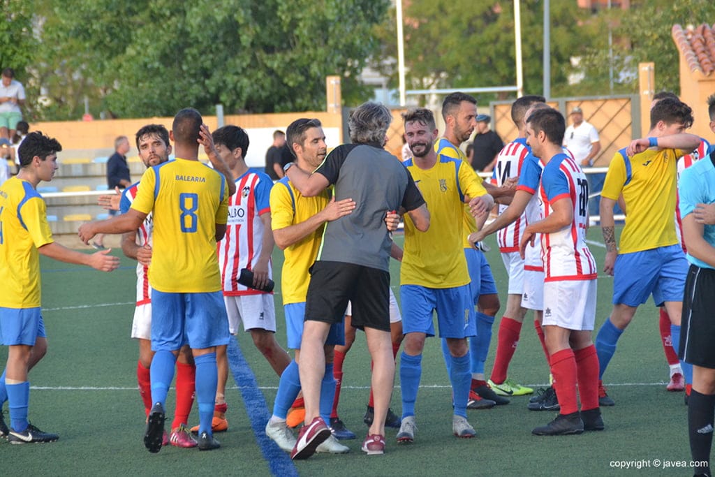 Imagen: Deportividad máxima al final del choque
