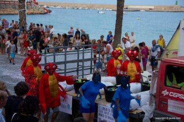 Las peñas forman parte del desfile de carrozas