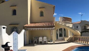 Exterior de una villa en venta en Jávea – Terramar Costa Blanca