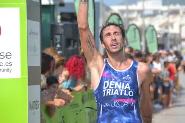 Fran López dedicando su carrera