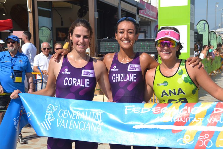 Ghilzane junto a Coraline y Ana Bisquert podio Sprint Femenino