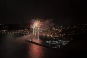 Castillo de fuegos artificiales acuático