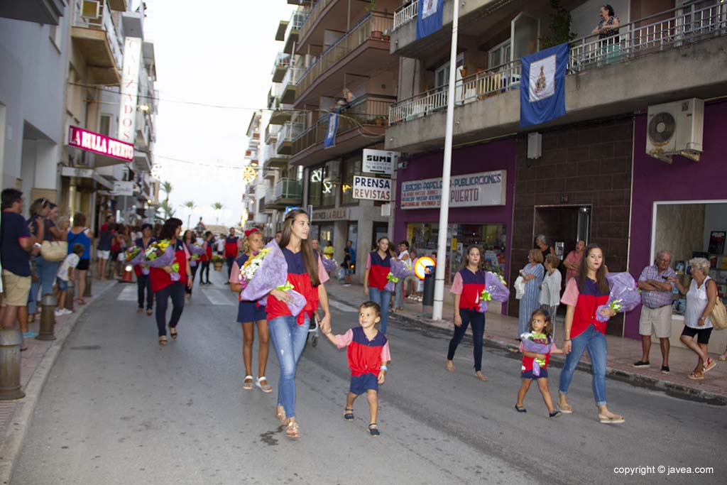 Las peñas participan en la ofrenda de flores Fiestas de Loreto 2019