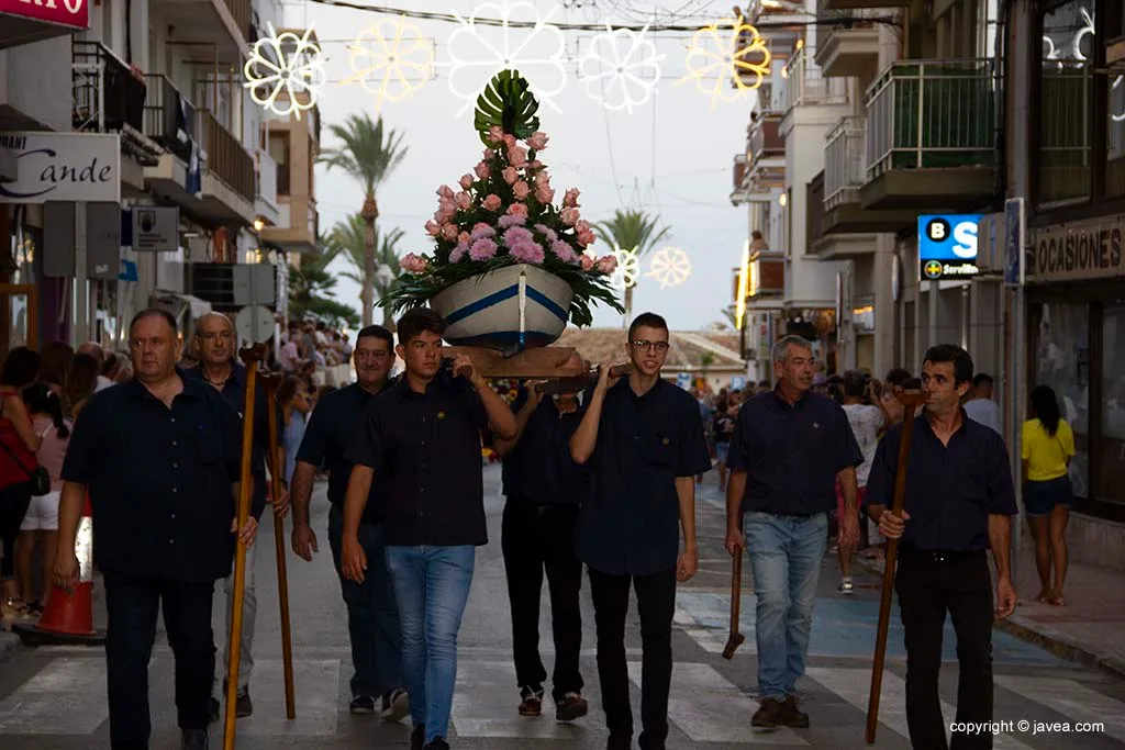 Las peñas participan en la ofrenda de flores Fiestas de Loreto 2019