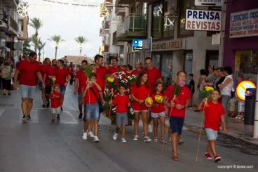 Las peñas participan en la ofrenda de flores Fiestas de Loreto 2019