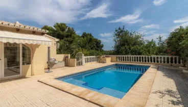 Chalet con piscina privada en venta en Jávea – Vicens Ash Properties