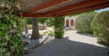 Porche en un chalet en venta en Jávea – Xabiga Inmobiliaria