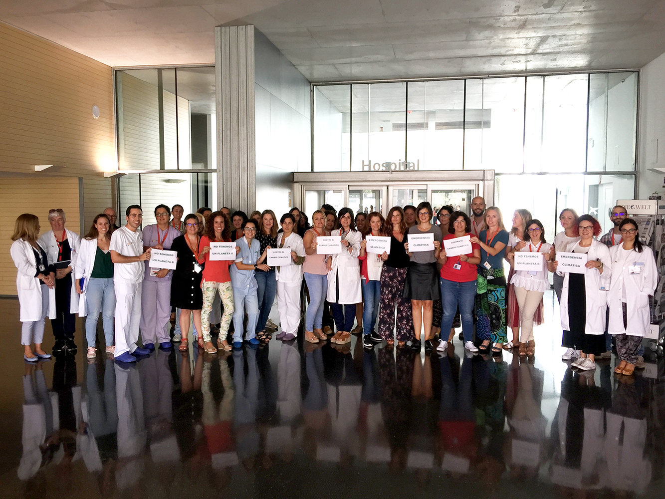 Imagen: Profesionales de Marina Salud se sumaron a la Huelga del Clima