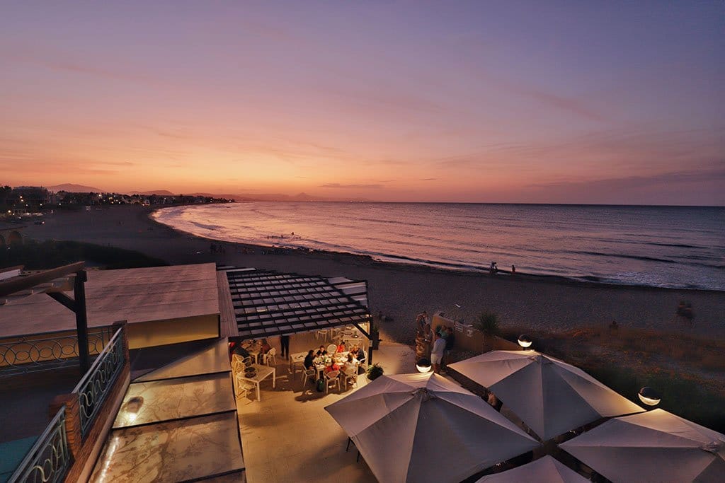 Imagen: Atardecer con el cielo rosa en Dénia - Restaurant Noguera