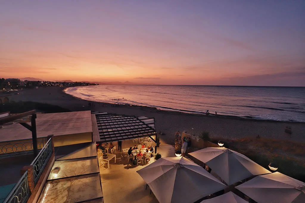Atardecer con el cielo rosa en Dénia - Restaurant Noguera