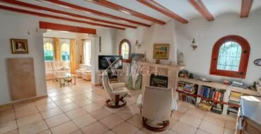 Salón de un chalet en venta en Jávea – Xabiga Inmobiliaria