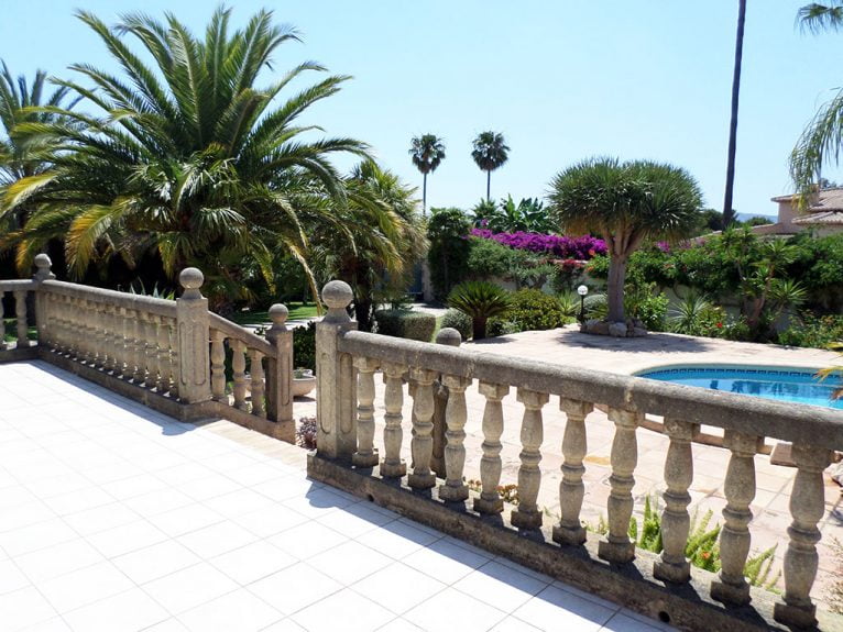 Villa met zwembad te koop - Promociones Denia, SL